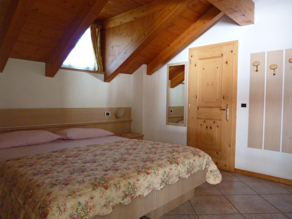 Appartamenti Majon Sotroi Campitello di Fassa Værelse billede