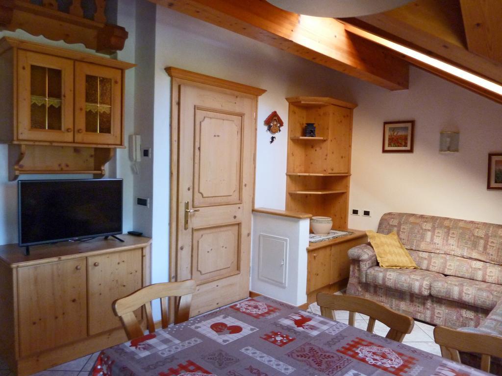 Appartamenti Majon Sotroi Campitello di Fassa Værelse billede