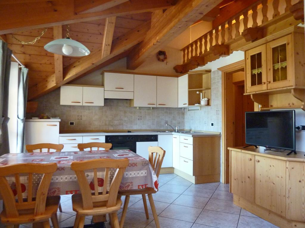 Appartamenti Majon Sotroi Campitello di Fassa Værelse billede