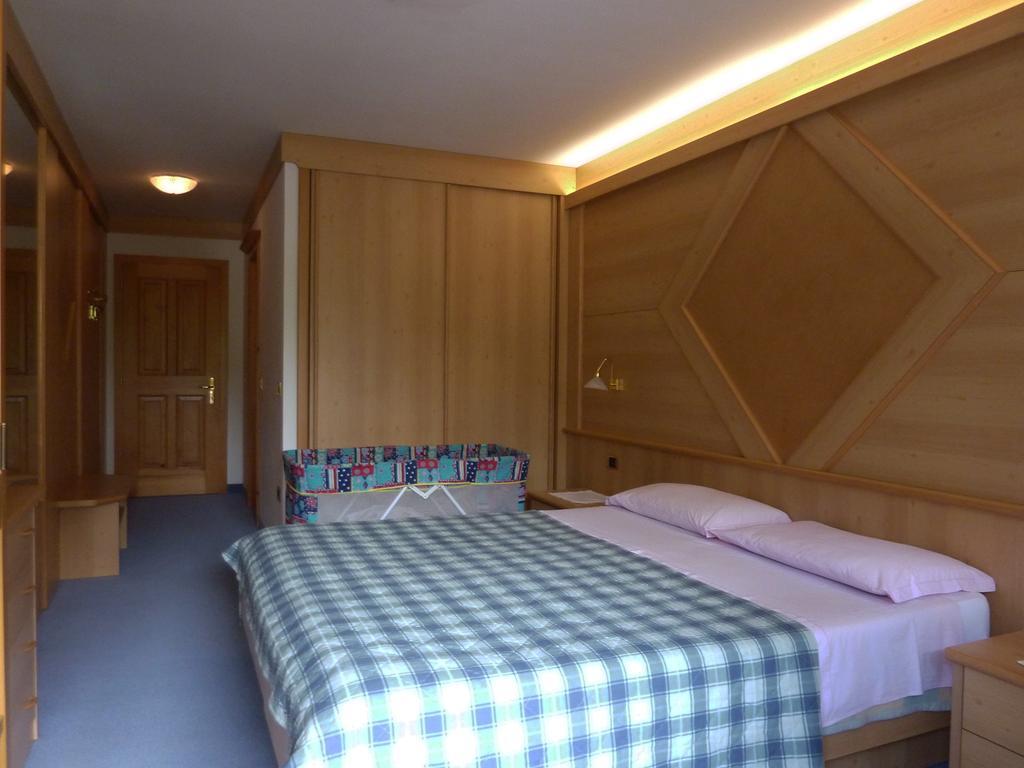 Appartamenti Majon Sotroi Campitello di Fassa Værelse billede